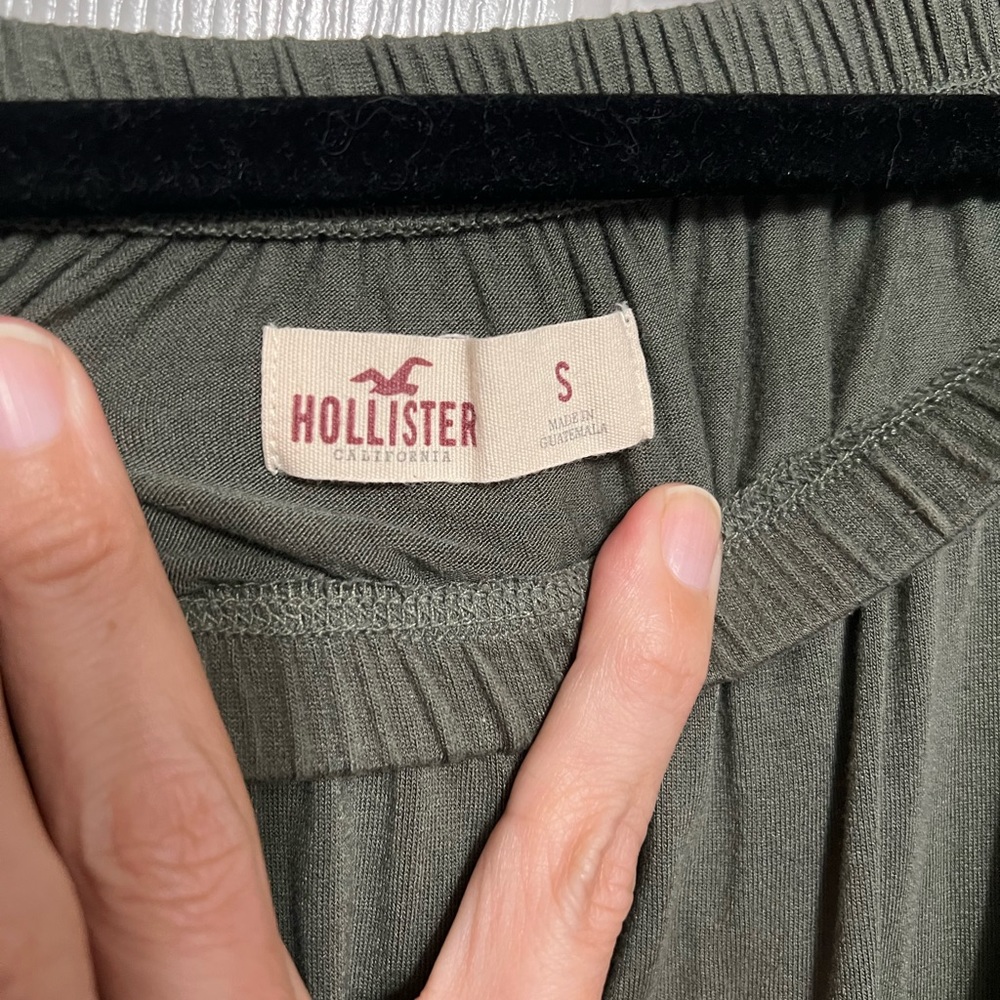 Hollister Olive off the shoulder top - Picture 4 of 6